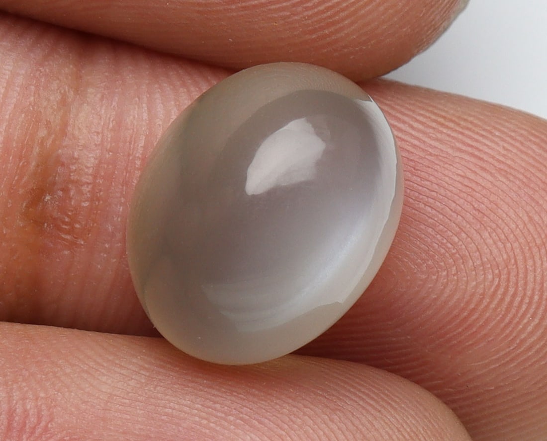 LOvely " Natural Moonstone " 10.72 Cts Natural Moonstone: No Reserve! Title: LOvely " Natural Moonstone " 10.72 Cts Natural Moonstone Additional Information: Gemstone : Natural Moonstone Shape : Oval Cabochan Weight : 10.72 carats Measurements : 13.50x10.43x