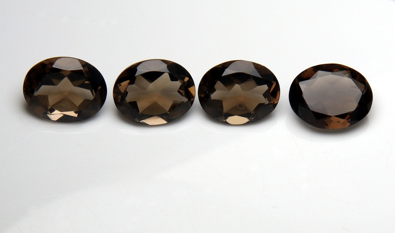 Lovely " Natural Smoky Quartz " 9.08 Cts Natural Smoky Quartz Pair: No Reserve! Title: Lovely " Natural Smoky Quartz " 9.08 Cts Natural Smoky Quartz Pair Additional Information: Gemstone : Natural Smoky Quartz Shape and cut : Oval Cut Origin : Africa Weight : 9.08 car