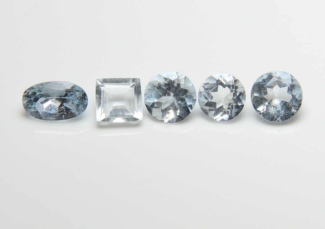 Fabulous " Natural Aquamarine " 1.09 Cts Natural Aquamarine Lot: No Reserve! Title: Fabulous " Natural Aquamarine " 1.09 Cts Natural Aquamarine Lot Additional Information: Gemstone : Natural Aquamarine Origin : Australia Weight : 1.09 carats Dimensions : 5x3 mm, 3.