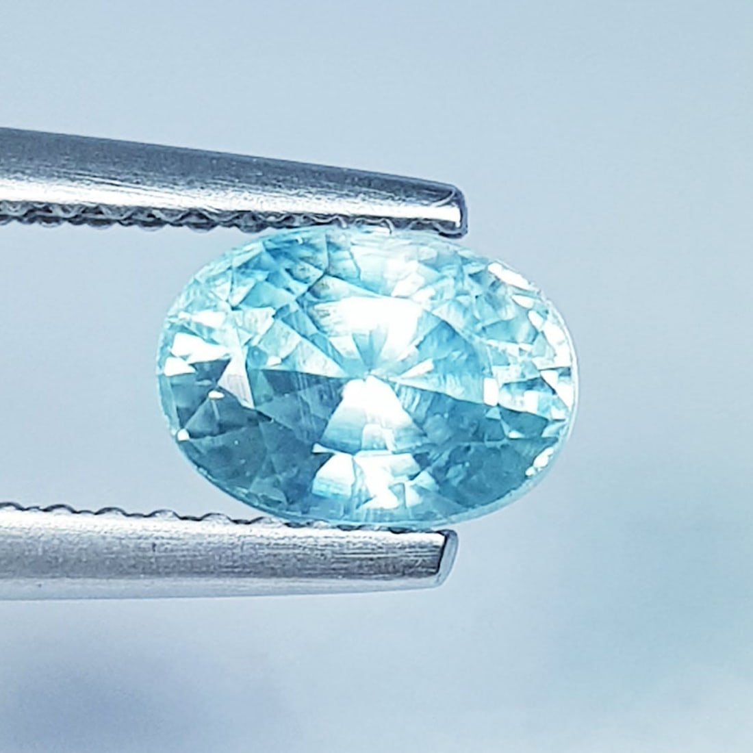 1.76 Ctz Top Grade Dazling Blue Natural Zircon: No Reserve! Title: 1.76 Ctz Top Grade Dazling Blue Natural Zircon Color/Clarity: Zircon Gemstone: Blue / VVS Carat Weights: 1.76 Size: 7.10 x 5.10 x 4.30 Additional Information: Oval / Cambodia Shippi