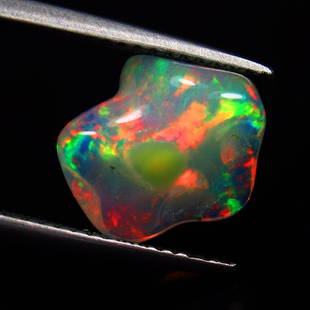 Natural Multicolor Opal - 2.48 Ct: No Reserve! Title: Natural Multicolor Opal - 2.48 Ct Origin: Ethiopia Weight: 2.48 Size/Dimensions: 10.3 x 8.8 x 6.5 mm Additional Information: Pieces : 1 No's / Shape : Unshaped Cab / Clarity : Trans