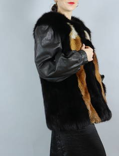 BLACK & RED FOX FUR BOMBER JACKET EU: S; US: 8: Title: BLACK & RED FOX FUR BOMBER JACKET EU: S; US: 8 Dimension: Aproximate size- EU: S; US: 8 : Important details: Length: 72cm/28.35in -Shoulders width:55cm/21.65in -Sleeve Length:62cm/24.41in -Bust