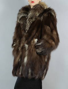 SILVER FOX FUR JACKET EU: XL; US: 20: Title: SILVER FOX FUR JACKET EU: XL; US: 20 Dimension: Aproximate size- EU: XL; US: 20 : Important details: Length: 88cm/34.65in -Shoulders width:76cm/29.92in -Sleeve Length:60cm/23.62in -Bust size (