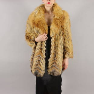 GOLDEN ICELAND FOX FUR JACKET EU: M ; US: 12: Title: GOLDEN ICELAND FOX FUR JACKET EU: M ; US: 12Dimension: Aproximate size- EU: M; US: 12 : Important details: Length: 85cm/33.46in -Shoulders width:46cm/18.11in -Sleeve Length:60cm/23.62in -Bust