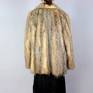 OPOSSUM FUR JACKET -Size XL - US18: Title: OPOSSUM FUR JACKET -Size XL - US18Dimension: Approximate size- US18 ,“- Size XL : Important details: Length: 75cm/29.53in -Shoulders width:50cm/19.69in -Sleeve Length:60cm/23.62in -Bust