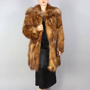 BROWN FOX FUR COAT EU: L ; US: 14: Title: BROWN FOX FUR COAT EU: L ; US: 14Dimension: Aproximate size- EU: L; US: 14 : Important details: Length: 100cm/39.37in -Shoulders width:45cm/17.72in -Sleeve Length:66cm/25.98in -Bust size ( pit