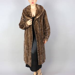 REAL BLUE IRIS MINK FUR COAT EU: XL ; US: 20: Title: REAL BLUE IRIS MINK FUR COAT EU: XL ; US: 20Dimension: Aproximate size- EU: XL; US: 20 : Important details: Length: 110cm/43.31in -Shoulders width:45cm/17.72in -Sleeve Length:64cm/25.2in -Bust