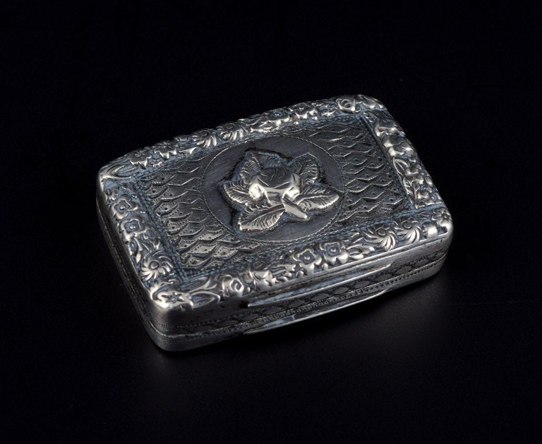 Antique miniature pill box in silver, gilded inside.: Title: Antique miniature pill box in silver, gilded inside. Description: Antique miniature pill box in silver, gilded inside. Decorated with a rose on the lid. Birmingham 1817-1818. In excellent condi