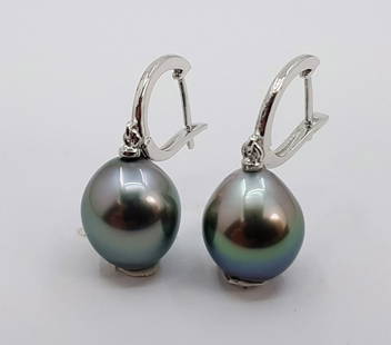 10x11mm Peacock Tahitian Pearl Drops - 14 kt. White gold - Earrings: Title: 10x11mm Peacock Tahitian Pearl Drops - 14 kt. White gold - Earrings Description: Produced by the Pinctada Margaritifera oyster in the tropical lagoons of French Polynesia, these pearls have a n