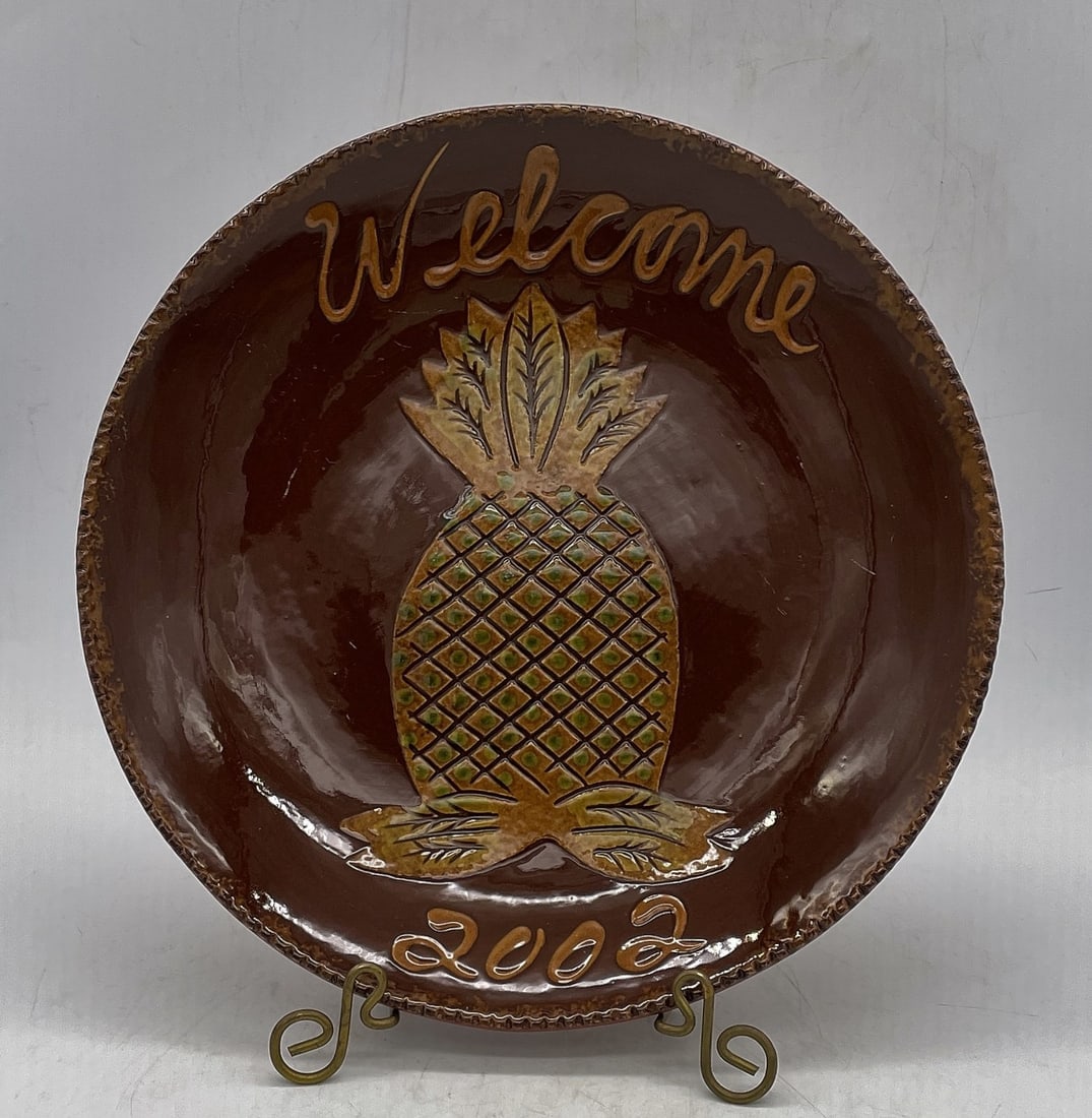 SIGNED NED FOLTZ POTTERY GLAZED REDWARE "WELCOME" PINEAPPLE PLATE, 2002 (1 of 8)