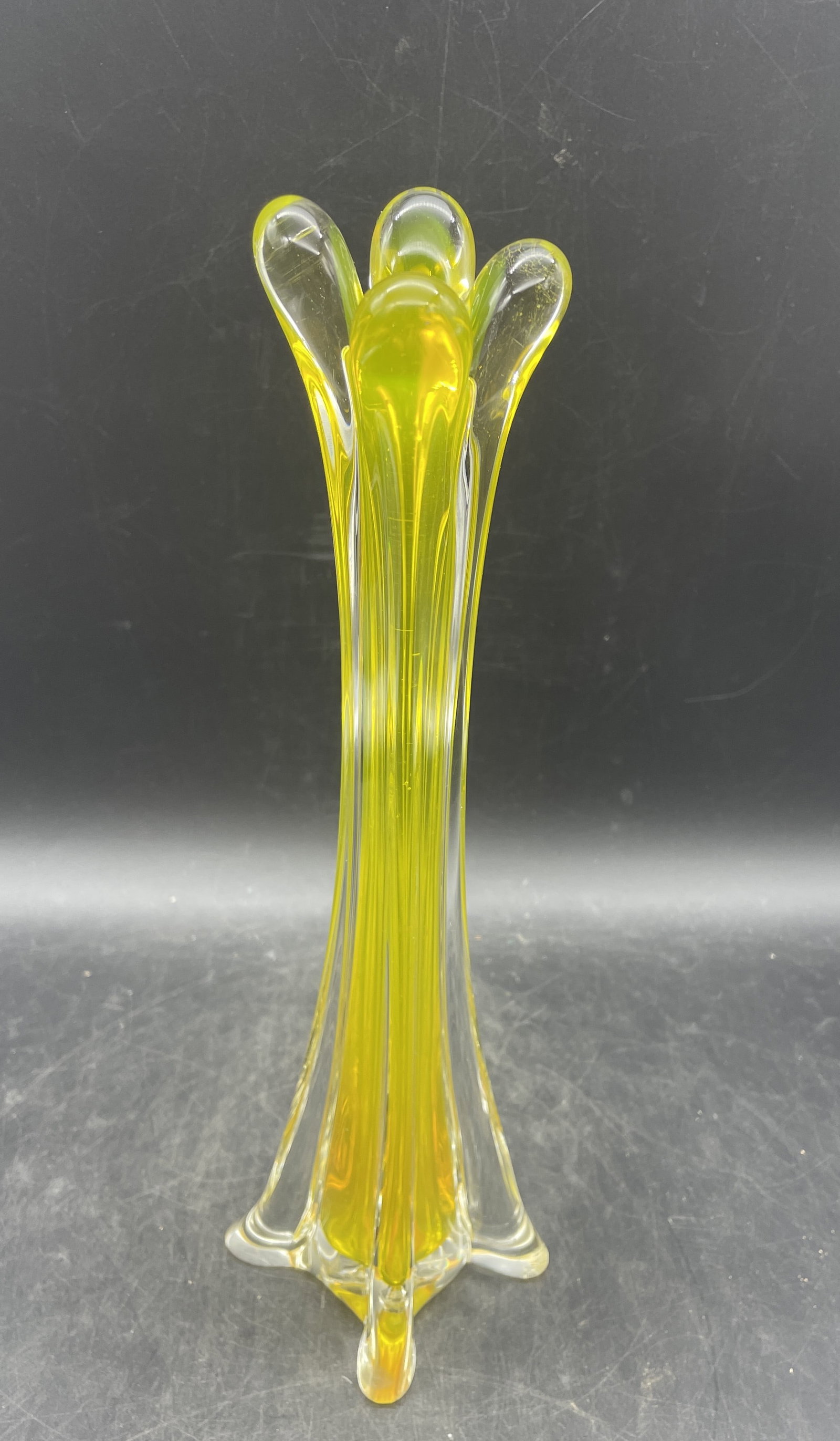 MID-CENTURY MODERN YELLOW & CLEAR STRETCH SWUNG STUDIO ART GLASS 11" VASE (1 of 8)