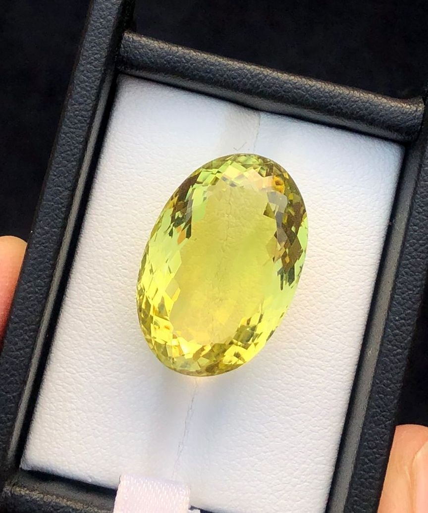 30.5 Carats Natural Lemon Quartz: Title: 30.5 Carats Natural Lemon Quartz Gemstones: Lemon Quartz Carat Weight: 30.5 Carats Size/Dimension: 23x16x12 MM Additional Information: Natural Reserve: $99.00 Shipping: Domestic: Flat-rate of $