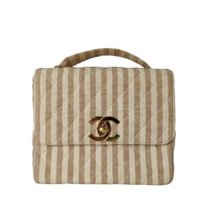 CHANEL Cotton handbag: Title: CHANEL Cotton handbagMaterials: CanvasMeasurements/Size: DIMENSIONS: L: 25cm, W: 10cm, H: 21cmDescription: (5036). Vintage handbag in beige and ecru striped canvas. Produced between