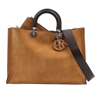 CHRISTIAN DIOR Lady Dior tote bag in suede: Title: CHRISTIAN DIOR Lady Dior tote bag in suedeMaterials: SuedeMeasurements/Size: DIMENSIONS: L: 41 cm - H: 29 cm - W: 14 cm - Shoulder strap 59 cmDescription: (5308B802). Christian Dior Lady Dior