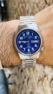 West End Watch Co Sown 17 Jewels Prima Automatic Swiss Made With Day /Date Mens's Wrist Watch: Vintage from the 1960s Band material: Stainless steel Materials: Stainless steel Power: Mechanical Readout: Analog Can be personalized Description West End Watch Co Sown 17 Jewels Prima Automatic Swis