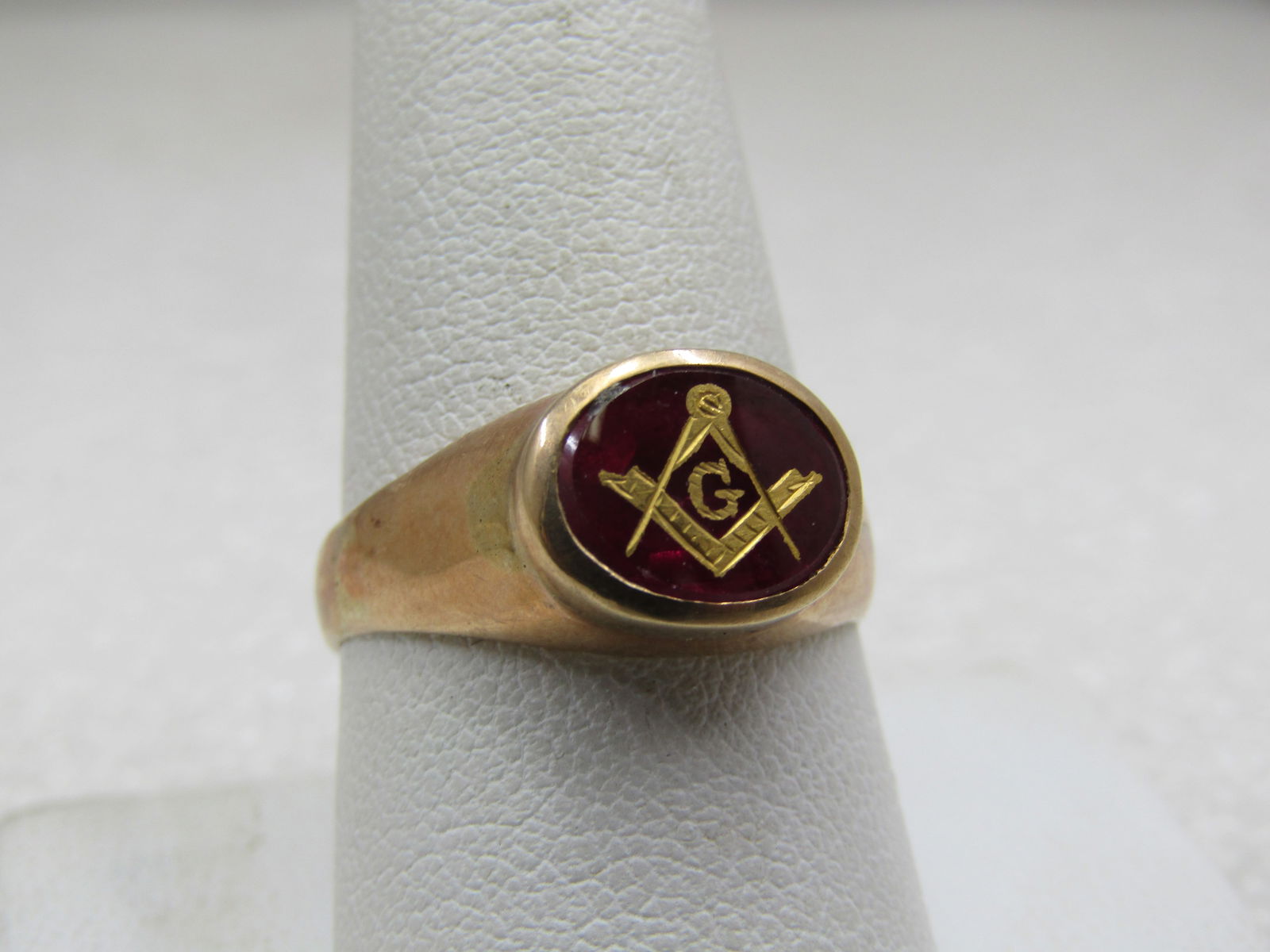 10kt Oval Masonic Ruby Ring, Sz. 10, 1940's-1960's (1 of 4)