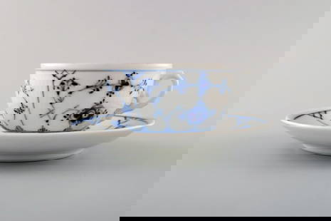 Bing & Grondahl / B&G, Blue Fluted. Coffee cup with saucer.: Bing & Grondahl / B&G, Blue Fluted. Coffee cup with saucer. Cup measures: 8 x 5 cm. Saucer measures: 13 cm. In perfect condition. 2nd factory quality. Stamped. Reserve: $35.00 Shipping: Domestic: Ship