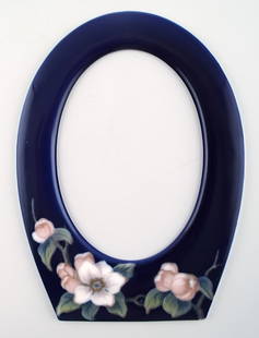 Rare Bing & Grondahl porcelain, B&G art nouveau picture frame.: Rare Bing & Grondahl porcelain, B&G art nouveau picture frame. Measures 14.5 x 19.5 cm. 1920/30s. In good condition, 2nd. Reserve: $210.00 Shipping: Domestic: Shipping rates are determined by destinat