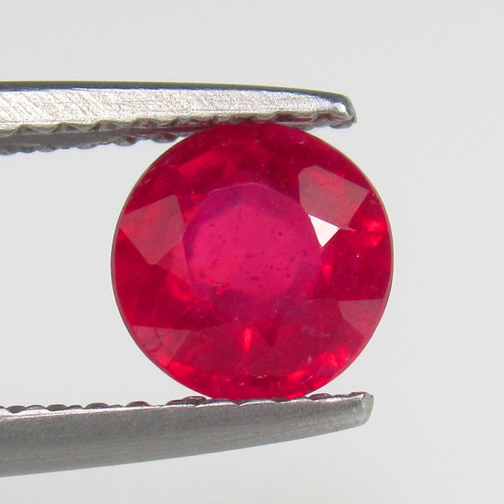 Natural Red Ruby - 1.19 Ct (1 of 2)