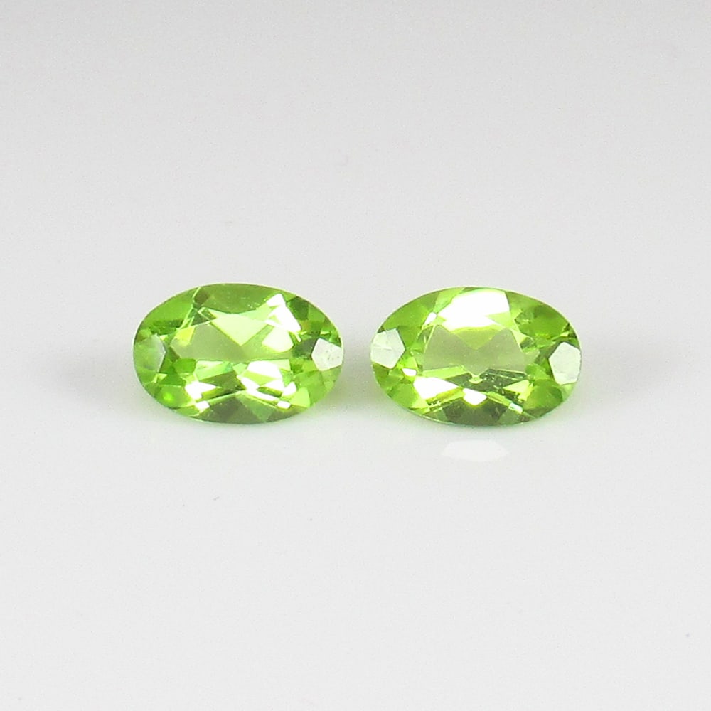1.00 Ct - Natural Peridot Pair (1 of 2)