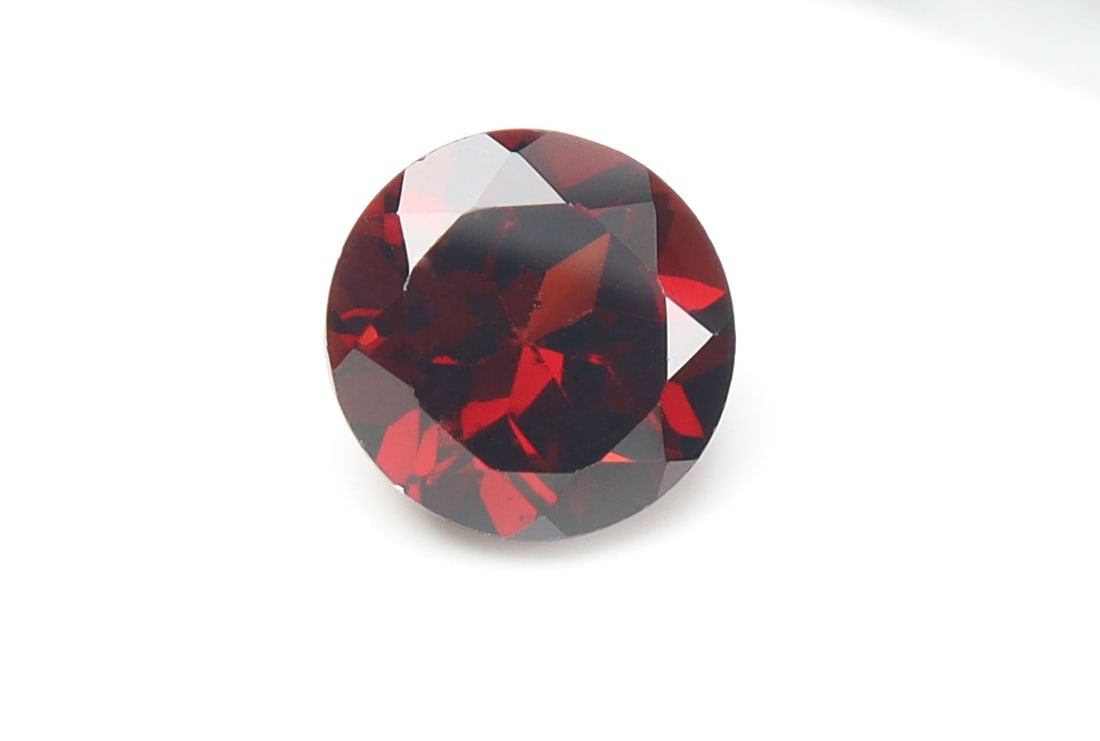 Stunning " Natural Pyrope Almandine Garnet " 1.59 Cts Natural Pyrope Almandine Garnet (1 of 4)