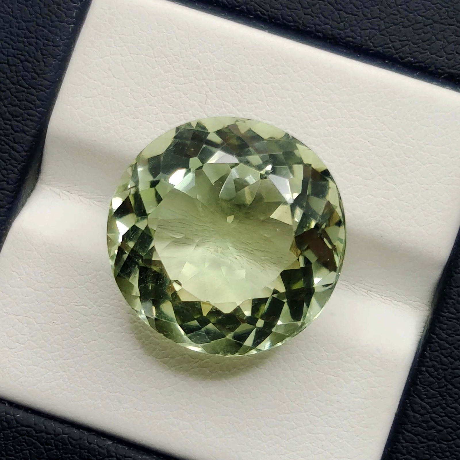 20 Ct "Top Quality" Natural Green Amethyst (1 of 2)