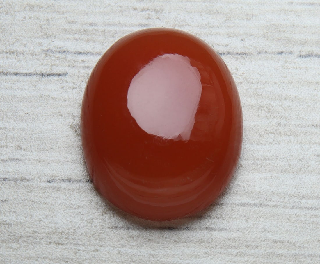 Fabulous " Natural Carnelian " 9.54 Cts Natural Carnelian: No Reserve! Title: Fabulous " Natural Carnelian " 9.54 Cts Natural Carnelian Additional Information: Gemstone : Natural Carnelian Weight : 9.54 carat Shape : OVal Cabochon Dimensions : 16x13 mm Color 