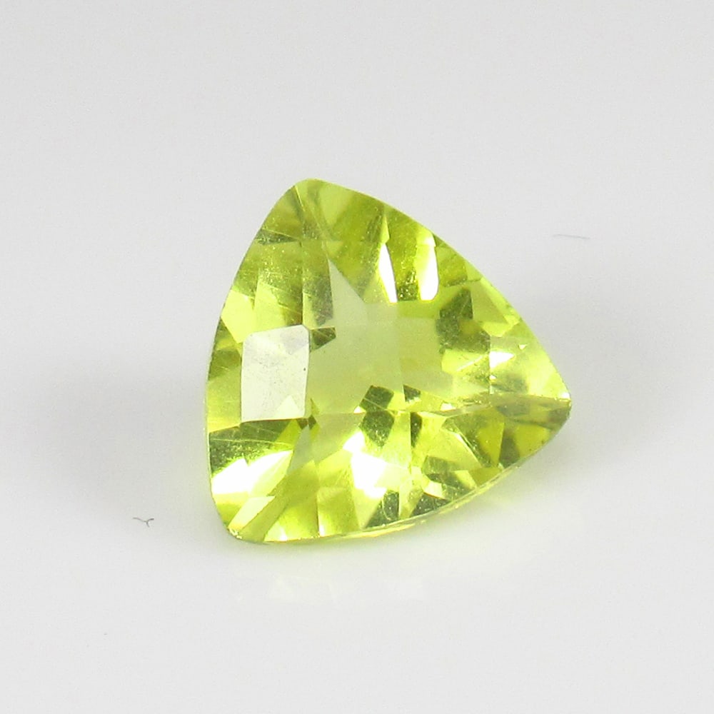 Natural Lemon Quartz- 1.73 Ct: No Reserve! Title: Natural Lemon Quartz- 1.73 Ct Origin: Africa Weight: 1.73 Size/Dimensions: 8.2 x 8.2 x 5.3 mm Additional Information: Pieces : 1 No's / Shape : Trillion Cut / Color : Greenish Yello