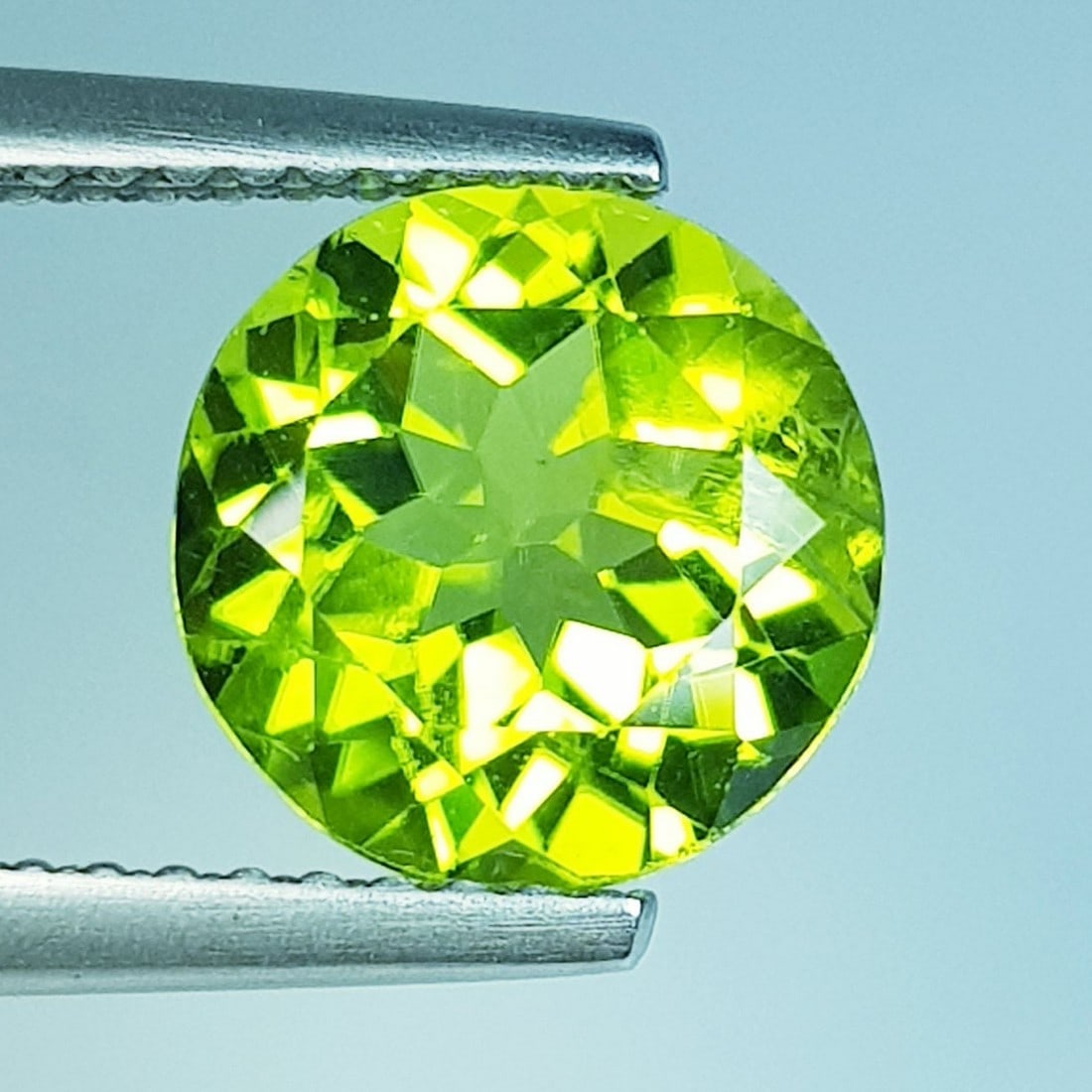 2.50 ctz " Stunning Green " Natural Pakistan Peridot (1 of 4)