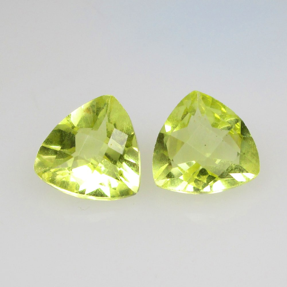 3.30 Ctw Natural Lemon Quartz Trillion Pair: No Reserve! Title: 3.30 Ctw Natural Lemon Quartz Trillion Pair Stone Clarity: VVS Gemstones: Natural Lemon Quartz Carat Weights: 3.3 Size/Dimensions: 8.20 x 8.10 x 5.00 mm / 2 Pc's Additional Informat