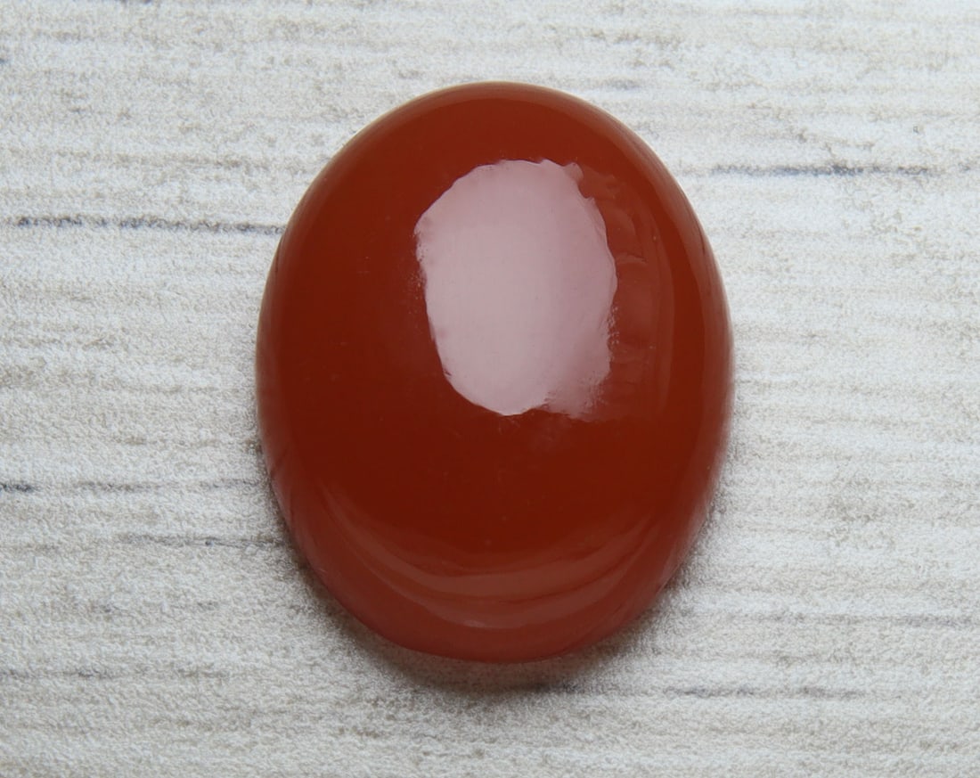 Beautiful " Natural Carnelian " 9.62 Cts Natural Carnelian: No Reserve! Title: Beautiful " Natural Carnelian " 9.62 Cts Natural Carnelian Additional Information: Gemstone : Natural Carnelian Weight : 9.62 carat Shape : OVal Cabochon Dimensions : 16.29x13.01x5.