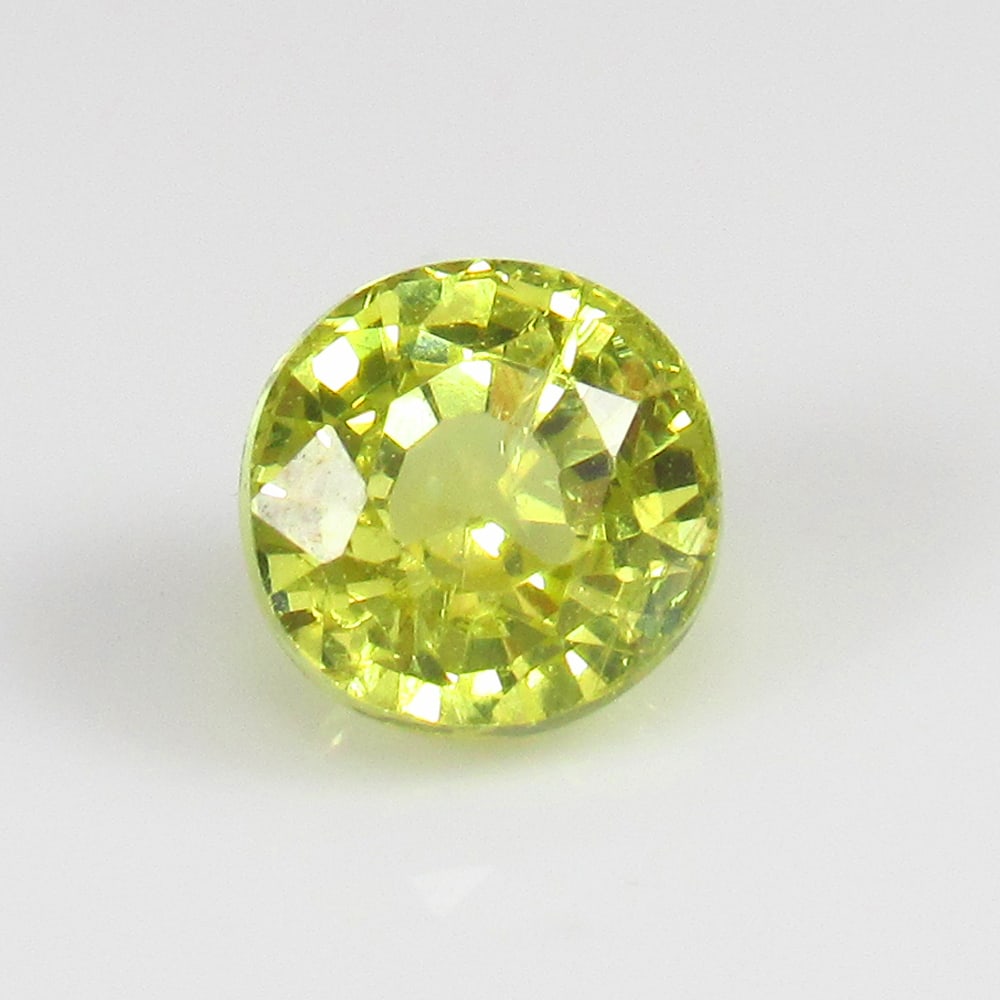 Natural Mali Garnet - 1.02 Ct: No Reserve! Title: Natural Mali Garnet - 1.02 Ct Origin: Madagascar Weight: 1.02 Size/Dimensions: 5.5 x 5.5 x 4.2 mm Additional Information: Pieces : 1 No's / Shape : Round Cut / Color : Yellow / Clar