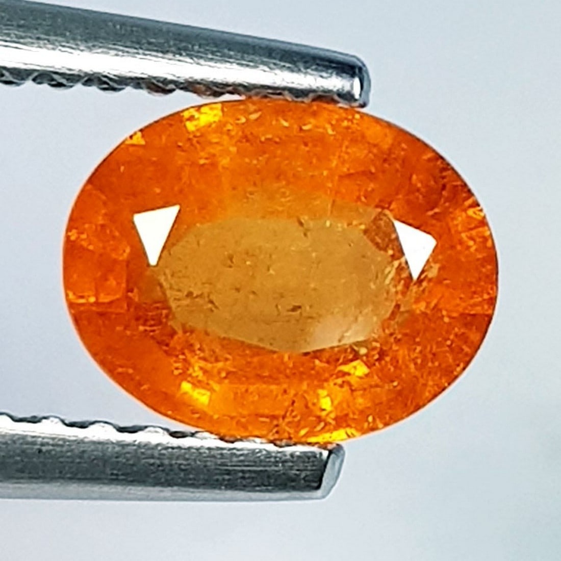 1.22 ctz Fine Fanta Orange Natural Mandarin Garnet: No Reserve! Title: 1.22 ctz Fine Fanta Orange Natural Mandarin Garnet Color/Clarity: Orange / VS Gemstone: Garnet Carat Weights: 1.22 Size: 7.20 x 5.70 x 3.00 Additional Information: Oval / Madaghasca