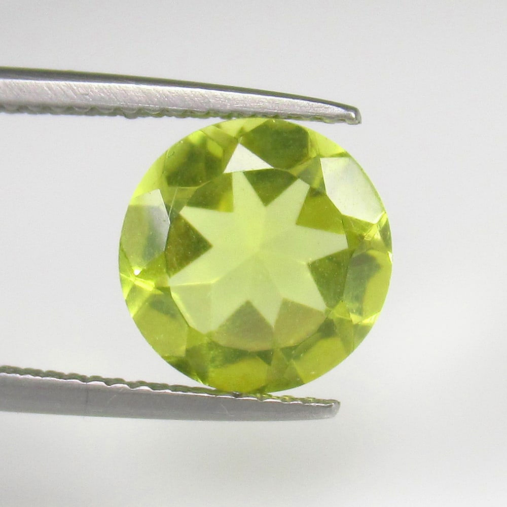 Natural Lemon Quartz- 3.39 Ct: No Reserve! Title: Natural Lemon Quartz- 3.39 Ct Origin: Africa Weight: 3.39 Size/Dimensions: 10.3 x 10.3 x 6.2 mm Additional Information: Pieces : 1 No's / Shape : Round Cut / Color : Greenish Yellow