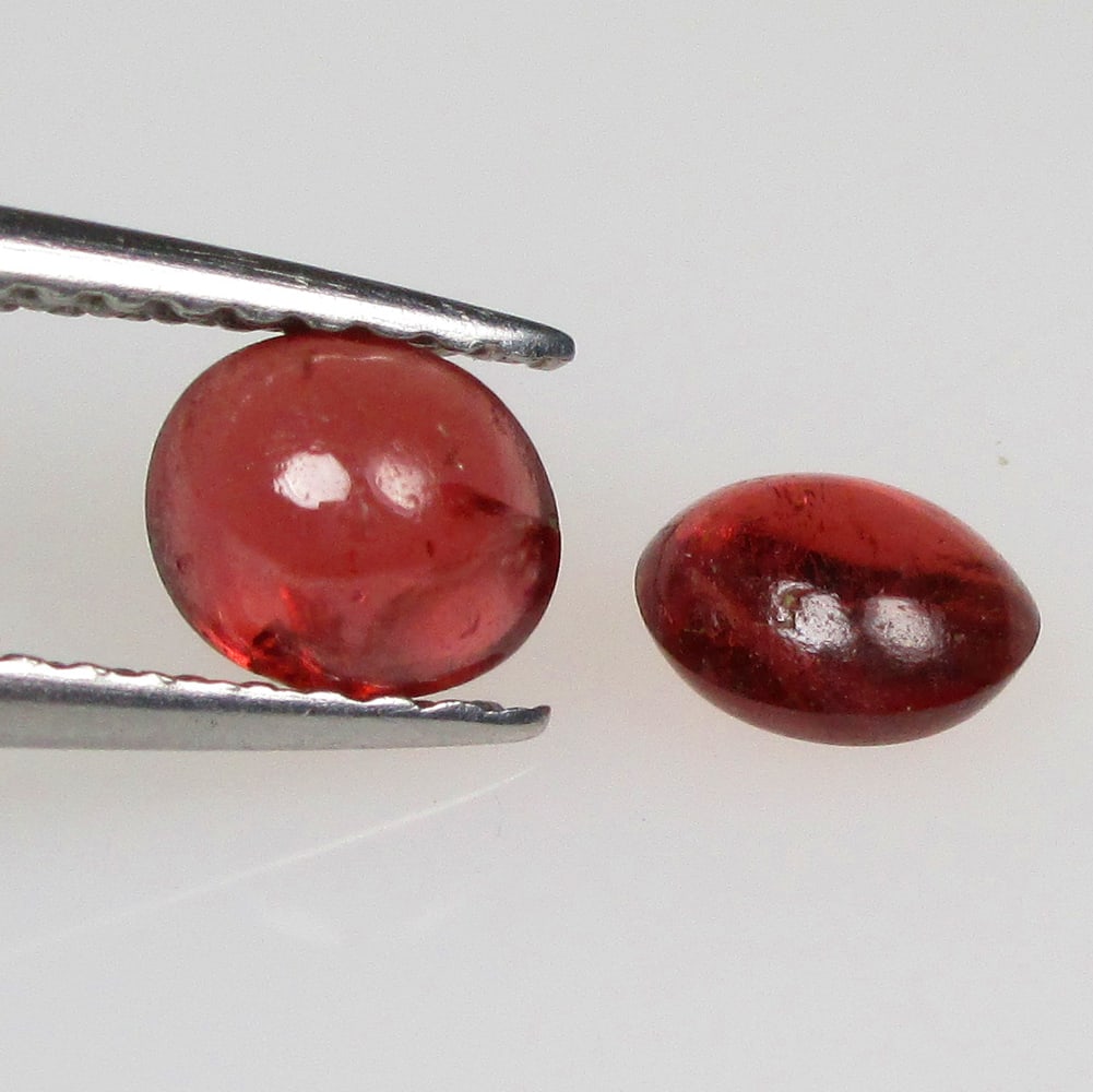 1.16 Ctw Natural Rhodolite Garnet Oval Pair: No Reserve! Title: 1.16 Ctw Natural Rhodolite Garnet Oval Pair Stone Clarity: Transparent Gemstones: Natural Rhodolite Garnet Carat Weights: 1.16 Size/Dimensions: 5.20 x 4.50 x 2.80 mm / 2 Pc's Additi