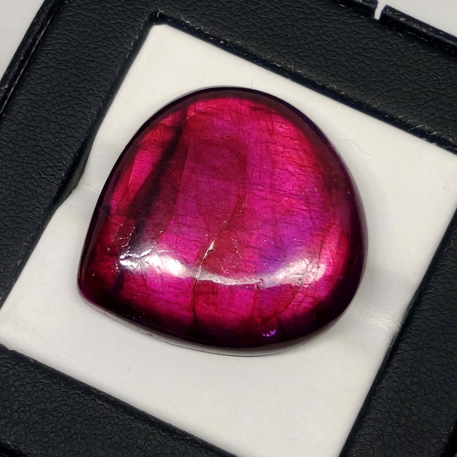 37 Ct "Stunning" Purple Fire Labradorite: No Reserve! Title: 37 Ct "Stunning" Purple Fire Labradorite Additional Information: Gemstones: Natural Labradorite Carat Weights: 37 ct Size/Dimensions: 27 X 26 X 6.60 mm Treatment: Color Dyed Materia