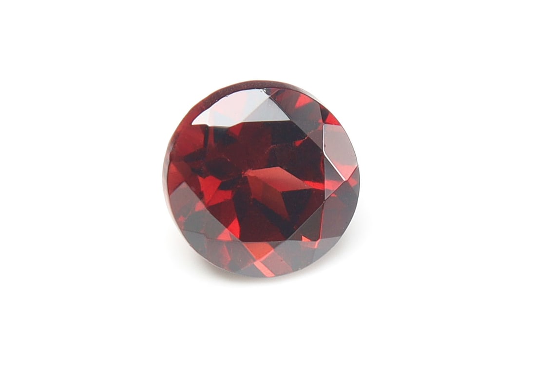 Spectacular " Natural Pyrope Almandine Garnet " 1.88 Cts Natural Pyrope Almandine Garnet: No Reserve! Title: Spectacular " Natural Pyrope Almandine Garnet " 1.88 Cts Natural Pyrope Almandine Garnet Additional Information: Gemstone : Natural Almandine Garnet Shape and cut : Round Cut Origin