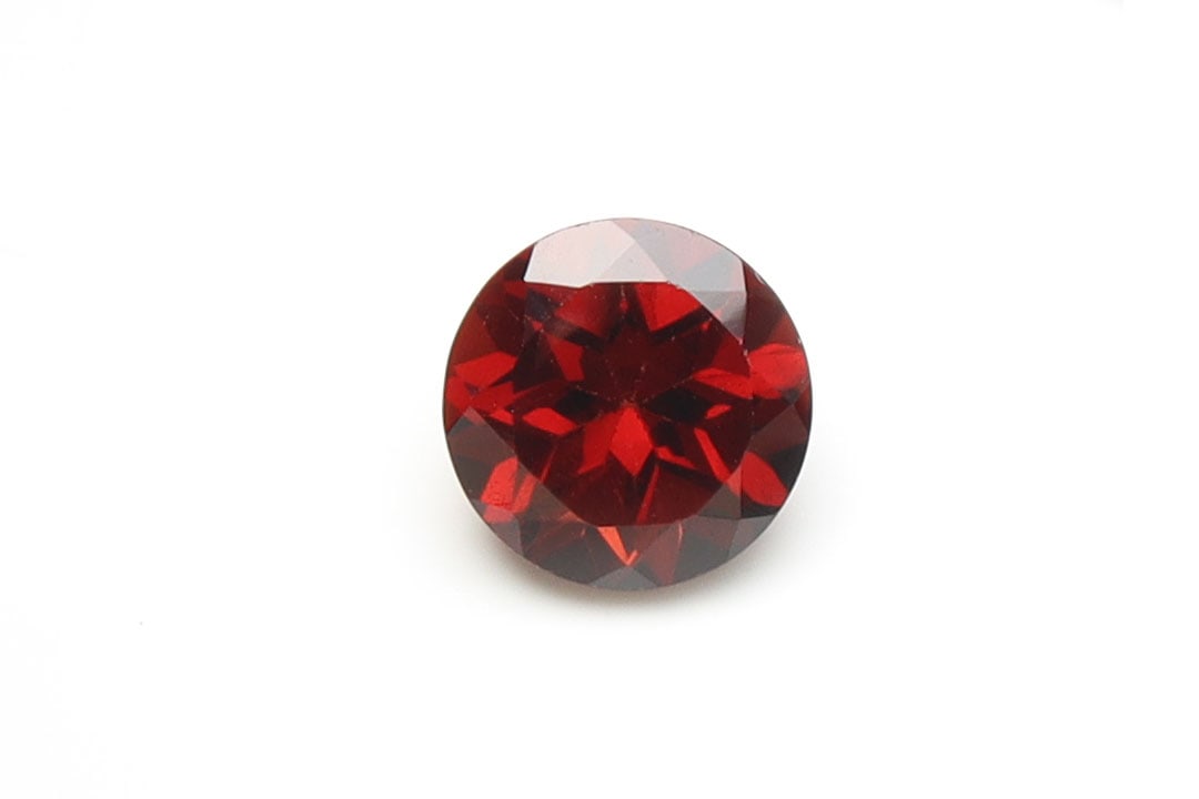 Beautiful " Natural Pyrope Almandine Garnet " 1.64 Cts Natural Pyrope Almandine Garnet: No Reserve! Title: Beautiful " Natural Pyrope Almandine Garnet " 1.64 Cts Natural Pyrope Almandine Garnet Additional Information: Gemstone : Natural Almandine Garnet Shape and cut : Round Cut Origin :
