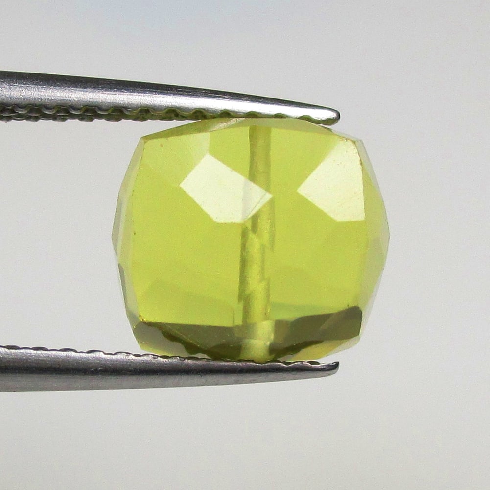 4.90 Ctw Natural Lemon Quartz Square Beads: No Reserve! Title: 4.90 Ctw Natural Lemon Quartz Square Beads Stone Clarity: VVS Gemstones: Natural Lemon Quartz Carat Weights: 4.9 Size/Dimensions: 8.60 x 8.60 x 8.50 mm Additional Information: Good 