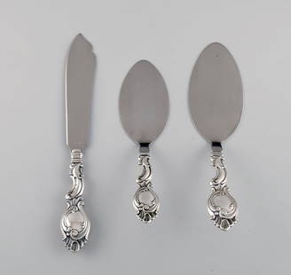 Danish silversmith. Three serving parts in silver (830). Rococo style, 1940s.: Title: Danish silversmith. Three serving parts in silver (830). Rococo style, 1940s. Description: Danish silversmith. Three serving parts in silver (830). Rococo style, 1940s. The cake knife measures: