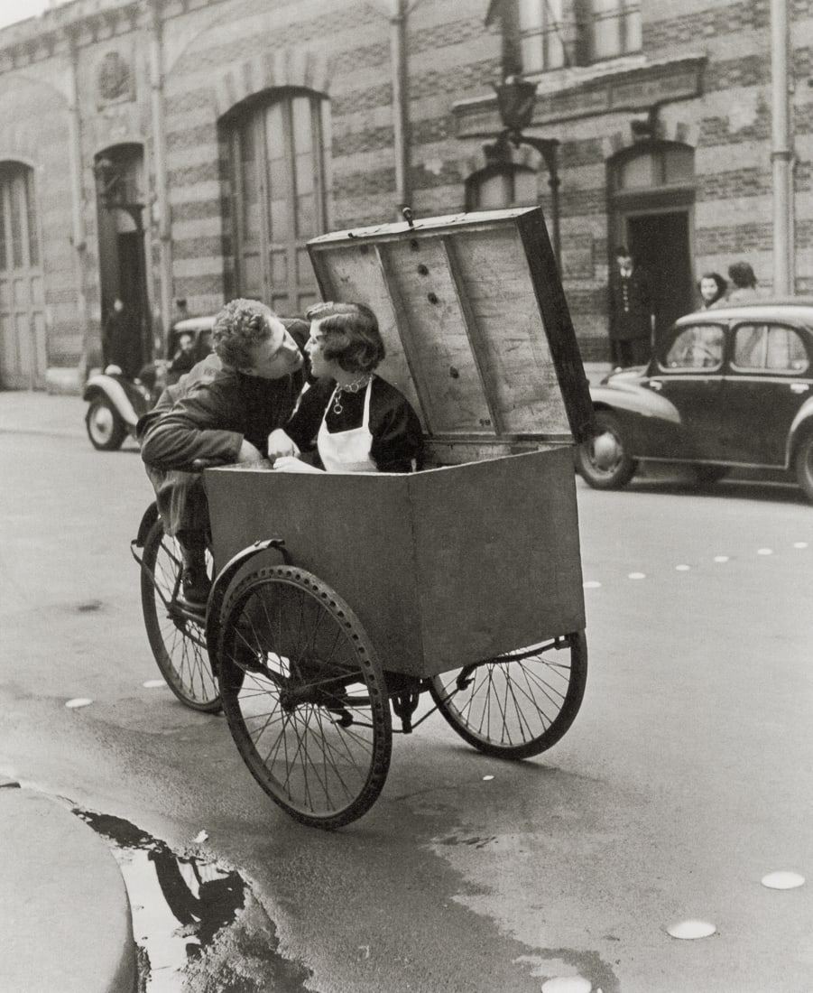 ROBERT DOISNEAU - L'Amour, The Kiss, Paris, 1950 (1 of 1)