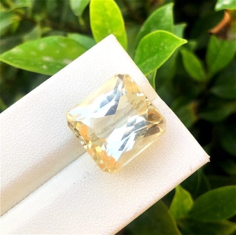 20.25 cts natural Peach Kunzite Gemstone, loose gemstone, Kunzite stone-: 20.25cts natural Peach Kunzite Gemstone, loose gemstone, Kunzite stone-15*15*10 mm Dimensions (mm) 15*15*10mm Weight (carats) 20.25 carats No Treatment Natural Peach Kunzite Origin : Afghanistan No he