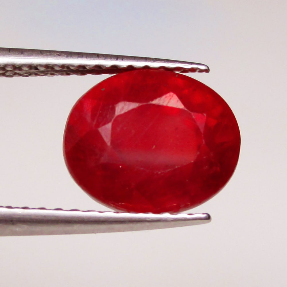 4.59 Ctw Natural Mozambique Red Ruby Oval Cut (1 of 2)