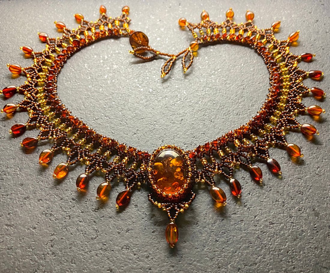 Beautiful Unique Vintage Amber Floral Necklace made from leaf like bead ornaments: Title: Beautiful Unique Vintage Amber Floral Necklace made from leaf like bead ornamentsMetal: NoneGemstone: AmberWeight: 40.99 gDimensions: Size: 400.0 x 60.0 x 11.0 mmSize: 15.748 x 2.362 x 0.433 in