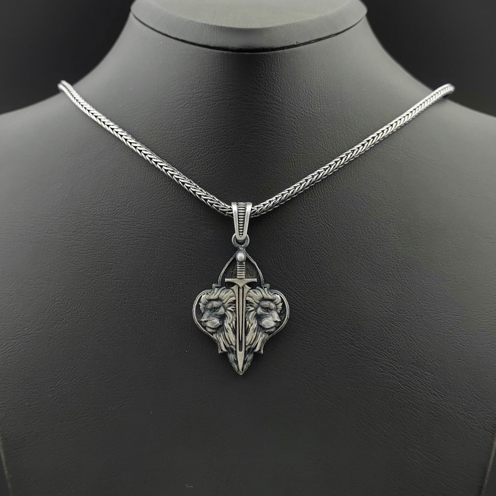 925 Silver Lions Pendant with Chain (1 of 8)