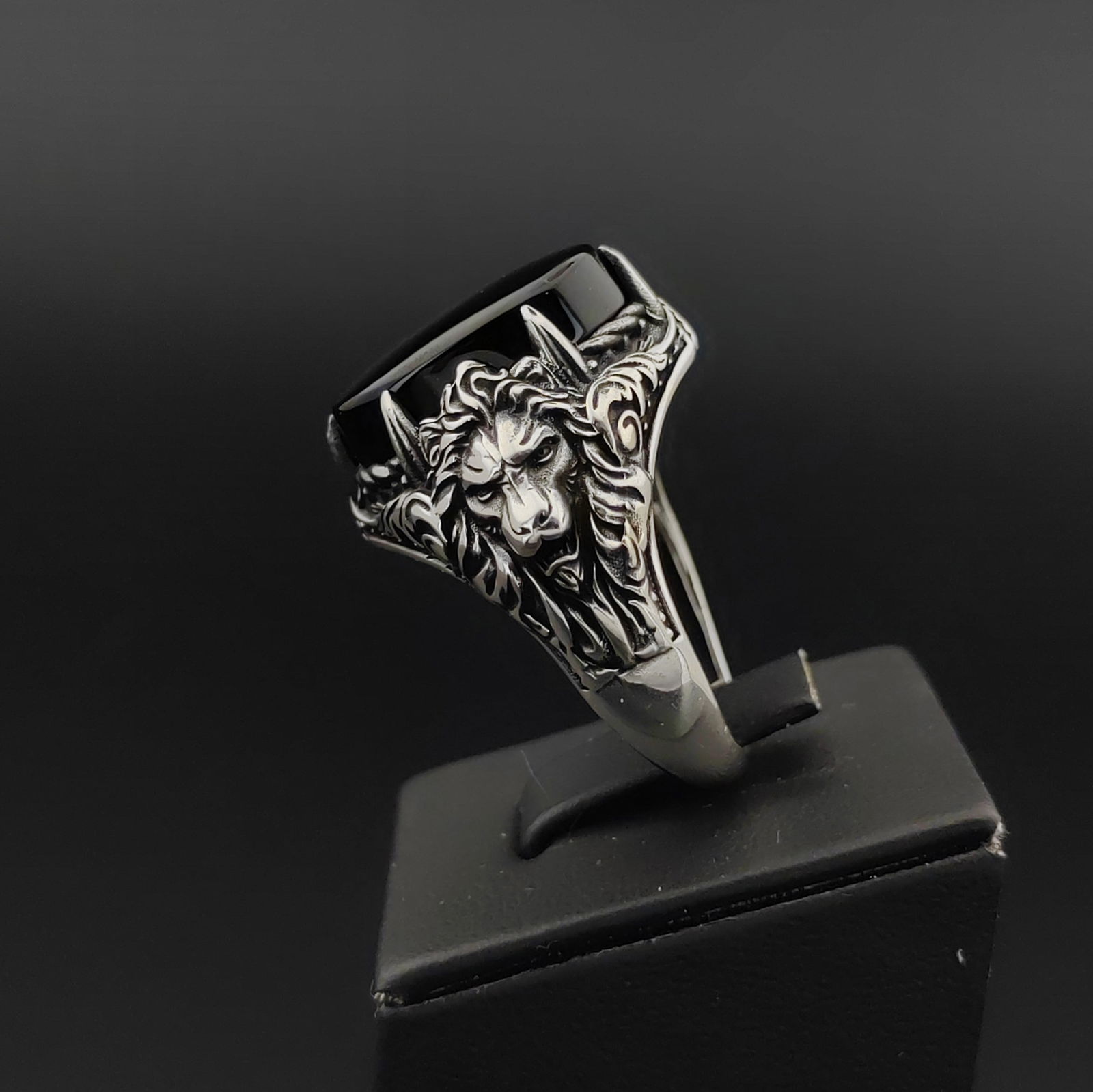 925 Sterling Silver Lion Ring with Black Onyx (1 of 8)