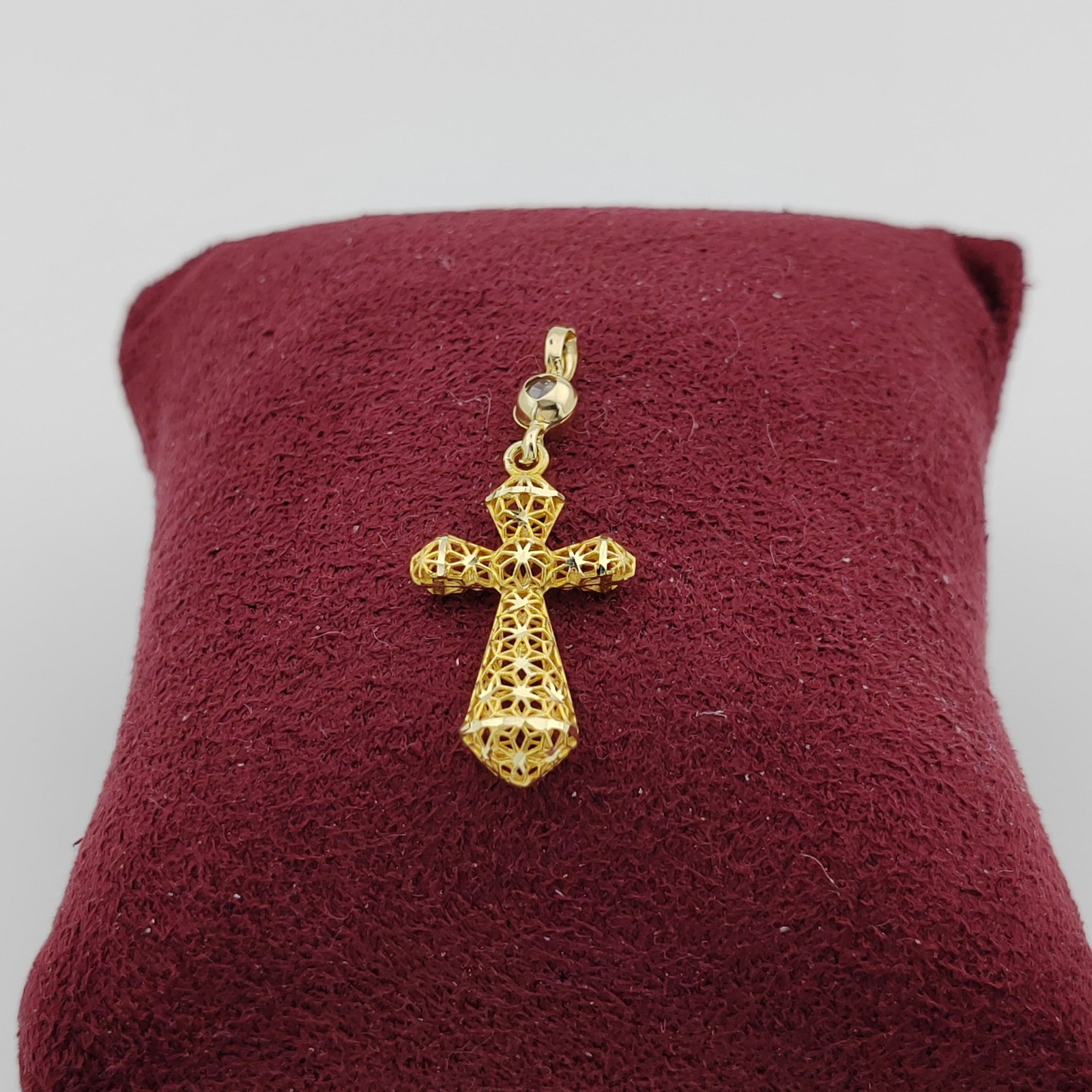 14K 585 Yellow Gold Cross Pendant: Title: 14K 585 Yellow Gold Cross Pendant Additional Information: 14K 585 Yellow Gold Cross Pendant Condition:New -Weight:1.27g -Size:0.59x1.49 inch (15x38mm) with bail With Gift Box Express Shipping.C