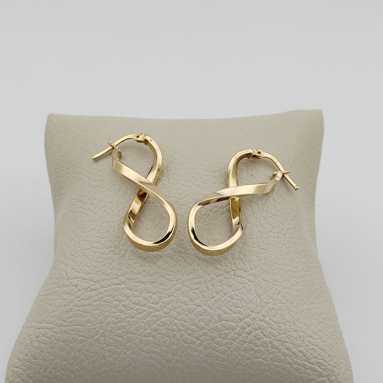 14K 585 Yellow Gold Infinity Earrings,Women Earrings: Title: 14K 585 Yellow Gold Infinity Earrings,Women Earrings Additional Information: 14K 585 Yellow Gold Infinity Earrings,Women Earrings Condition:New -Weight:2.22g -Length:1.45 inch (37mm) With Gift