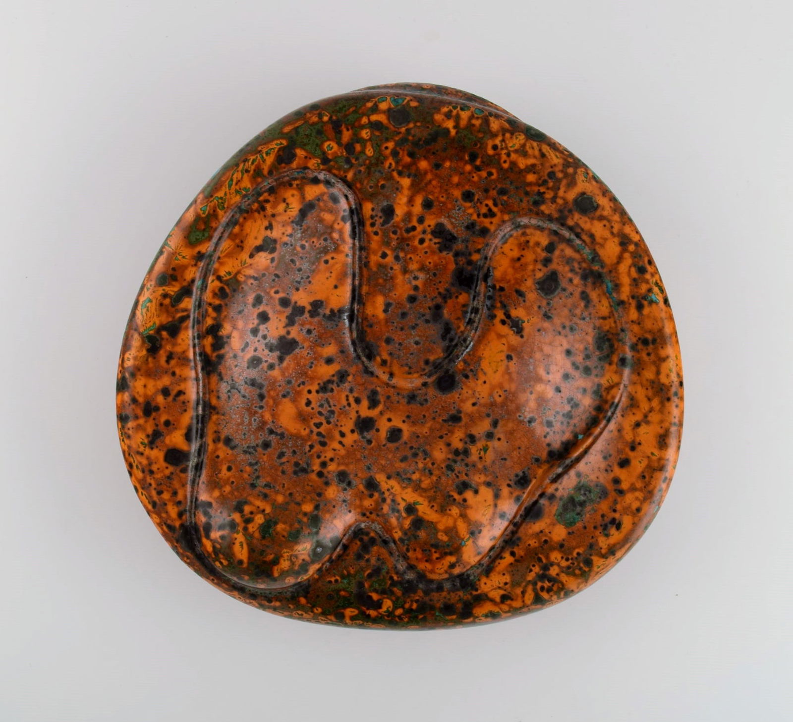 Hans Hedberg (1917-2007), Sweden. Unique bowl in glazed ceramics from Hedberg's own workshop in: Hans Hedberg (1917-2007), Sweden. Unique bowl in glazed ceramics from Hedberg's own workshop in Biot, Southern France. Beautiful speckled glaze in orange shades. 1980s. Measures: 25.5 x 7.5 cm. In exc