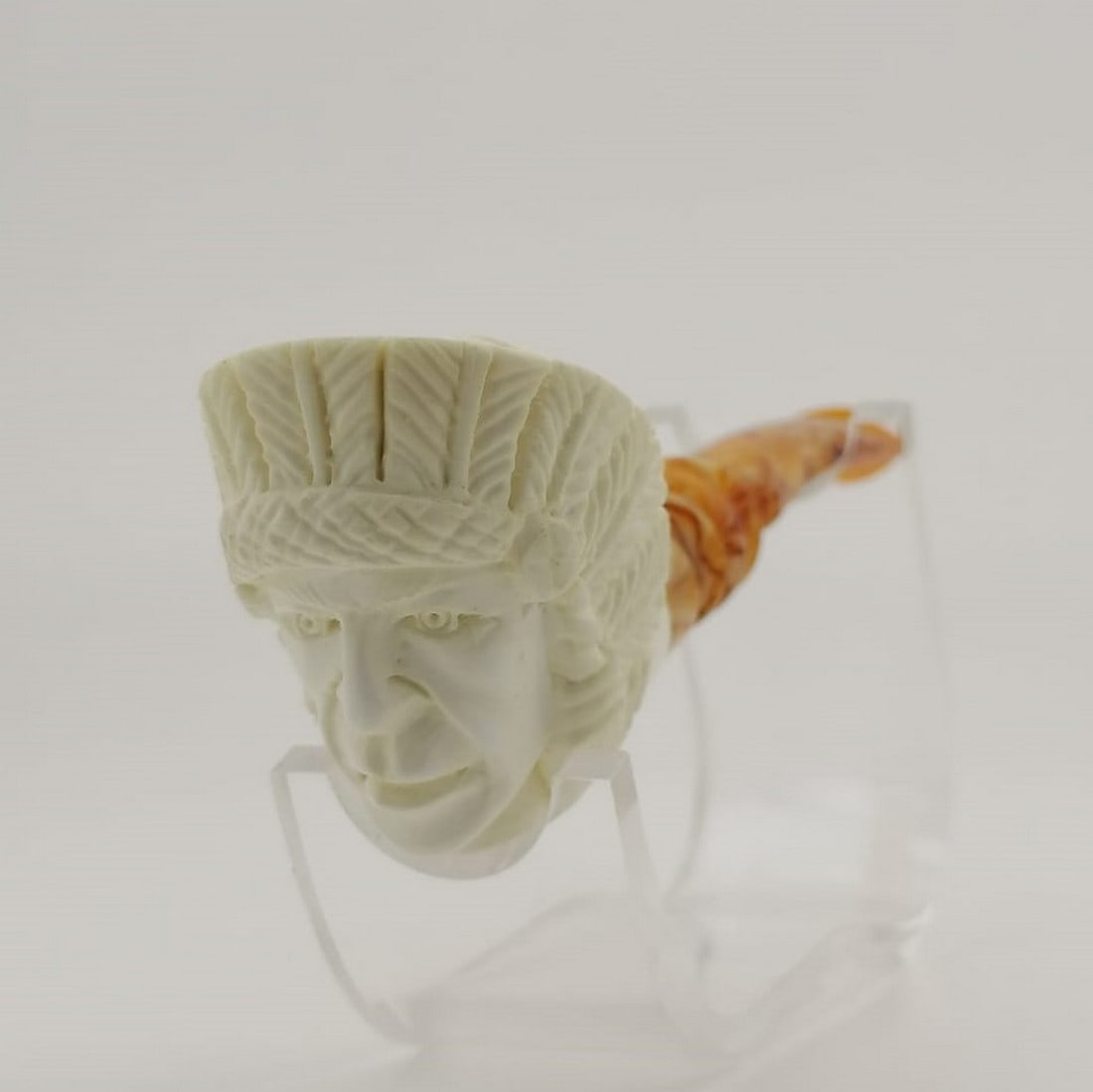 Native American Indian Chief Meerschaum Pipe: Title: Native American Indian Chief Meerschaum Pipe Materials: Meerschaum Dimension: 4.9 inch (12.5cm) Additional Information: Native American Indian Chief,Hand carved Meerschaum Pipe. Made in Turkey,
